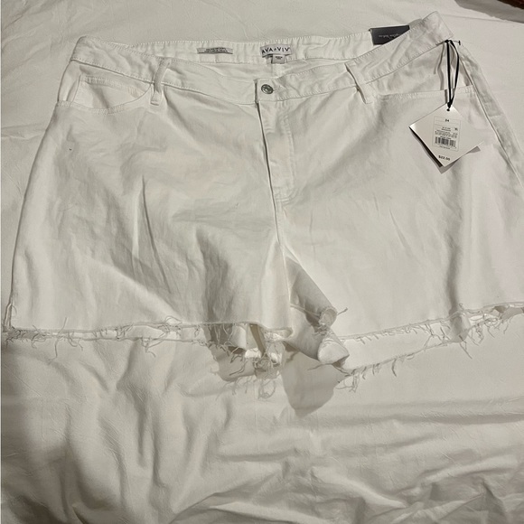 AVA & VIV Midi Shorts High Rise Slim Fit Stretch Jeans Shorts White Size 24 - Picture 4 of 6